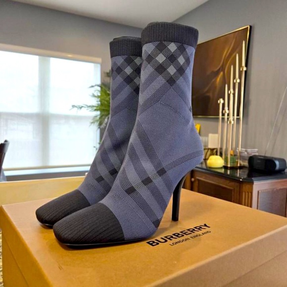 NEW Burberry Booty in Blue Classic Check Pattern Size 38.5 100mm Heels - Picture 1 of 13
